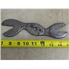Image 3 : Antique Hawkeye Wrench Co. Alligator wrench + Disston D-8 saw - 25.5" blade