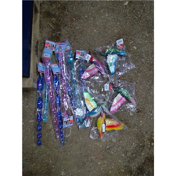 Lot of garden twisters, huming birds and green mesh