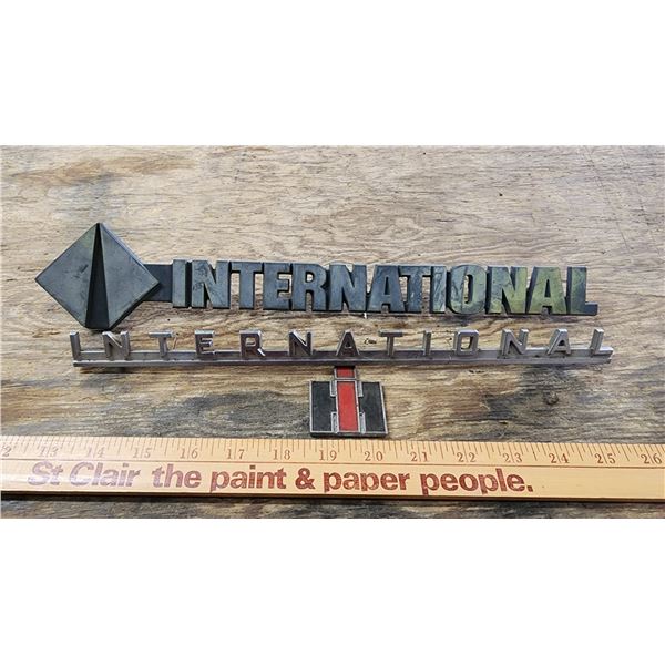 International emblems