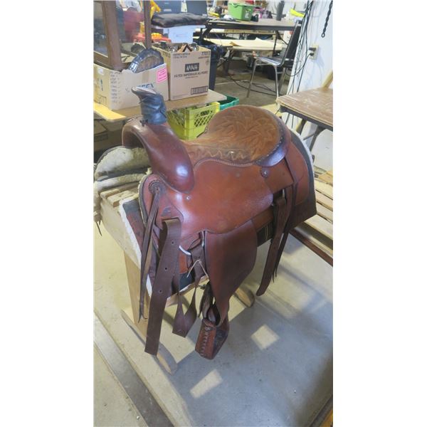 Rodeo Saddle and horse blanket - Professional Rodeo Cowboys Association - 16" from horn to seat back