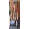 Image 1 : 2 shovels and a pair of crutches