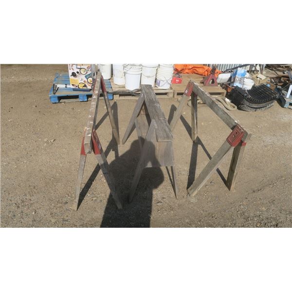 3 saw horses