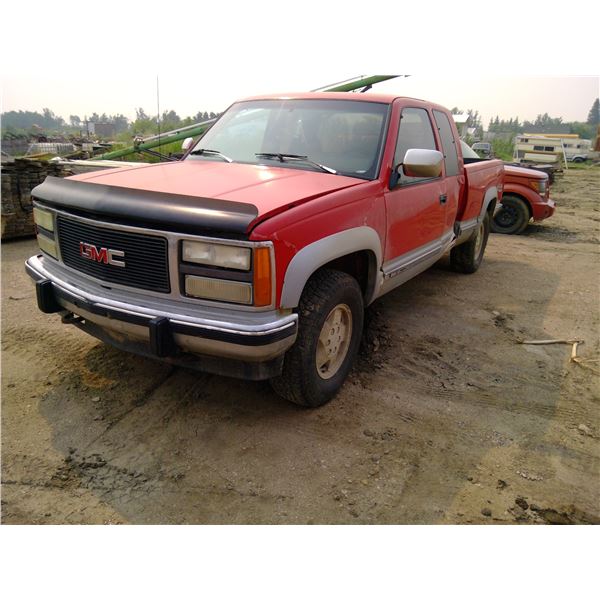 1992 GMC Sierra 1500 4X4  has keys, brake controller and box liner  VIN 2GTEK19KXN1561327