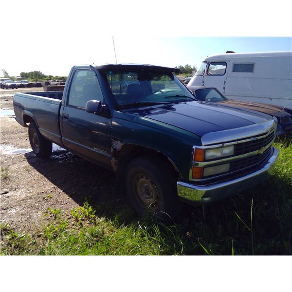 1995 gmc Sierra straight cab 4X4- manual trans.  NO Key AS IS  VIN 1GTFK24K5SZ2550708