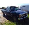 Image 1 : 1995 gmc Sierra straight cab 4X4- manual trans.  NO Key AS IS  VIN 1GTFK24K5SZ2550708
