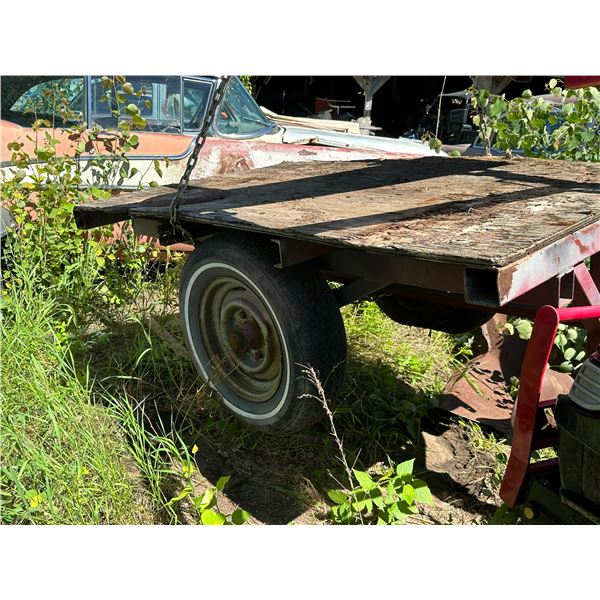 Auto body work bench on wheels for doing work on heavy items such as truck cabs and boxes
