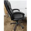 Image 6 : Padded office chair with adjustable hight and lock