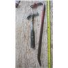 Image 1 : hammer and crowbar