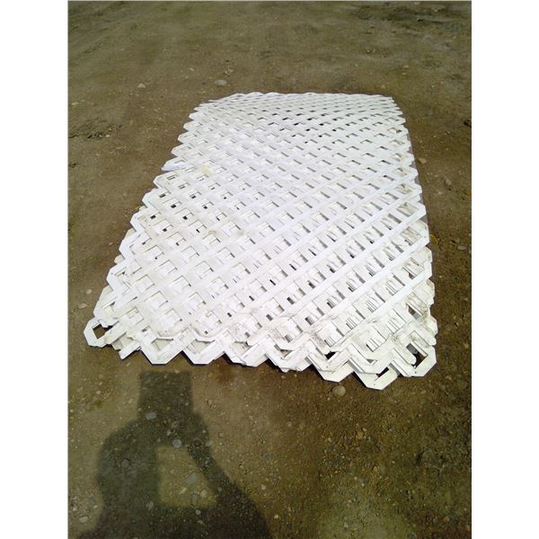 Approx 20 sheets used lattice on pallet ( some 4 X 8' some partial sheets)
