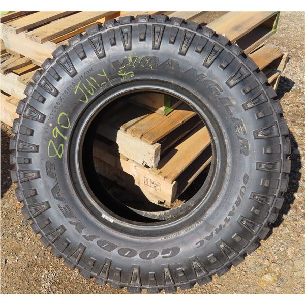 LT285/75R16 126/123P Brand new tire- wrangler