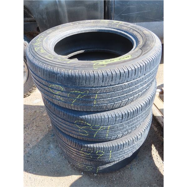 Set of 4 225/65R17 102H Assurance tires