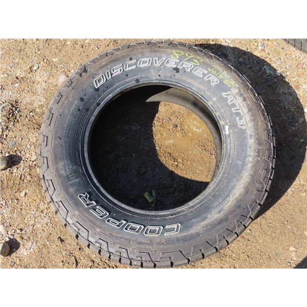 255/70R18 Cooper Discoverer AT3 Tire - Like new