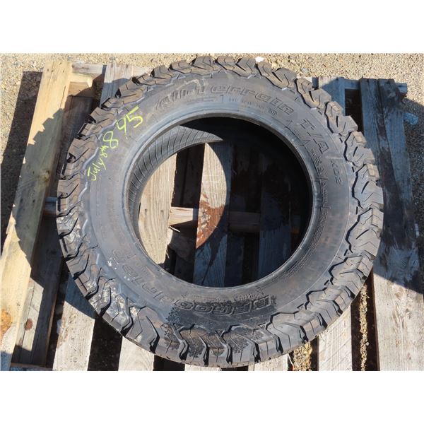 LT 255/70R18 117/114S All Terrain T/A KO2 BF Goodrich tire - like new