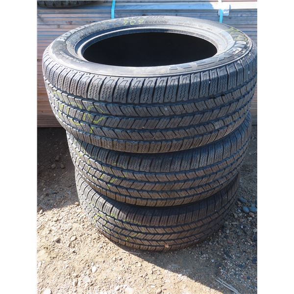 Set of 3275/55R20 113T Nexen Roadian HTX RH5 tires