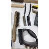 Image 3 : Lot of Brushes; Plastic and Wire