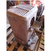 Image 6 : Coleman oil burning heater 16.5"x 16.5"x 34"