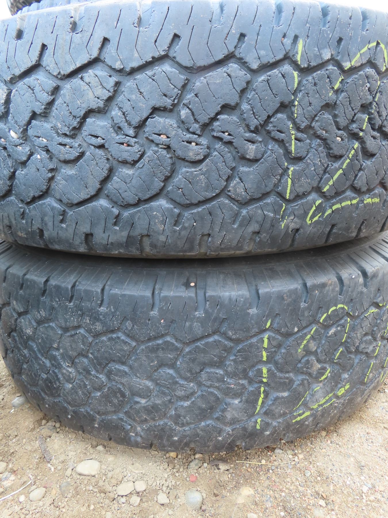 Set of 2 LT265/70R17 121/118R BFGoodrich Rugged Trail T/A tires with