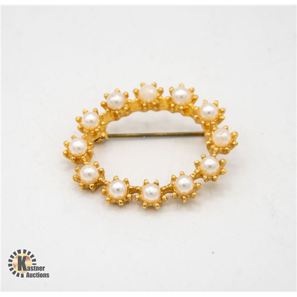 SMALL GOLD TONE OVAL RING BROOCH W/ PEARL BEADS