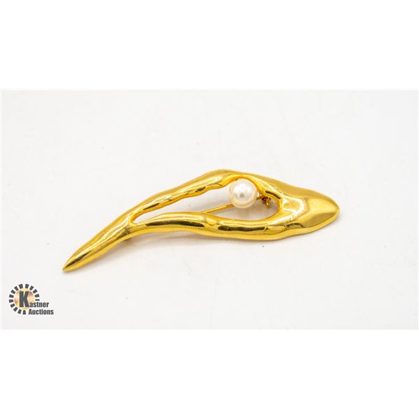 MEDIUM ORGANIC SHAPED GOLD TONE BROOCH