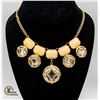 Image 1 : 17.5" GOLD TONE NECKLACE W/ LARGE