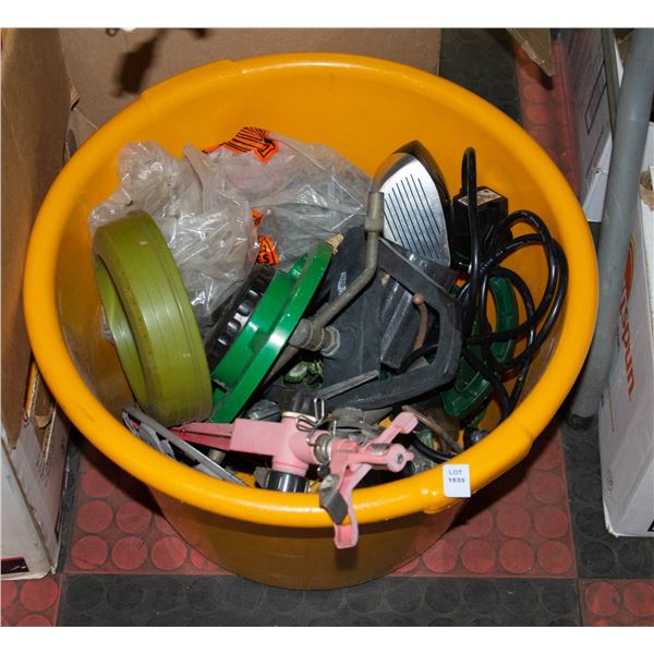 PLASTIC TUB WITH MISC GARDEN ORNAMENTS