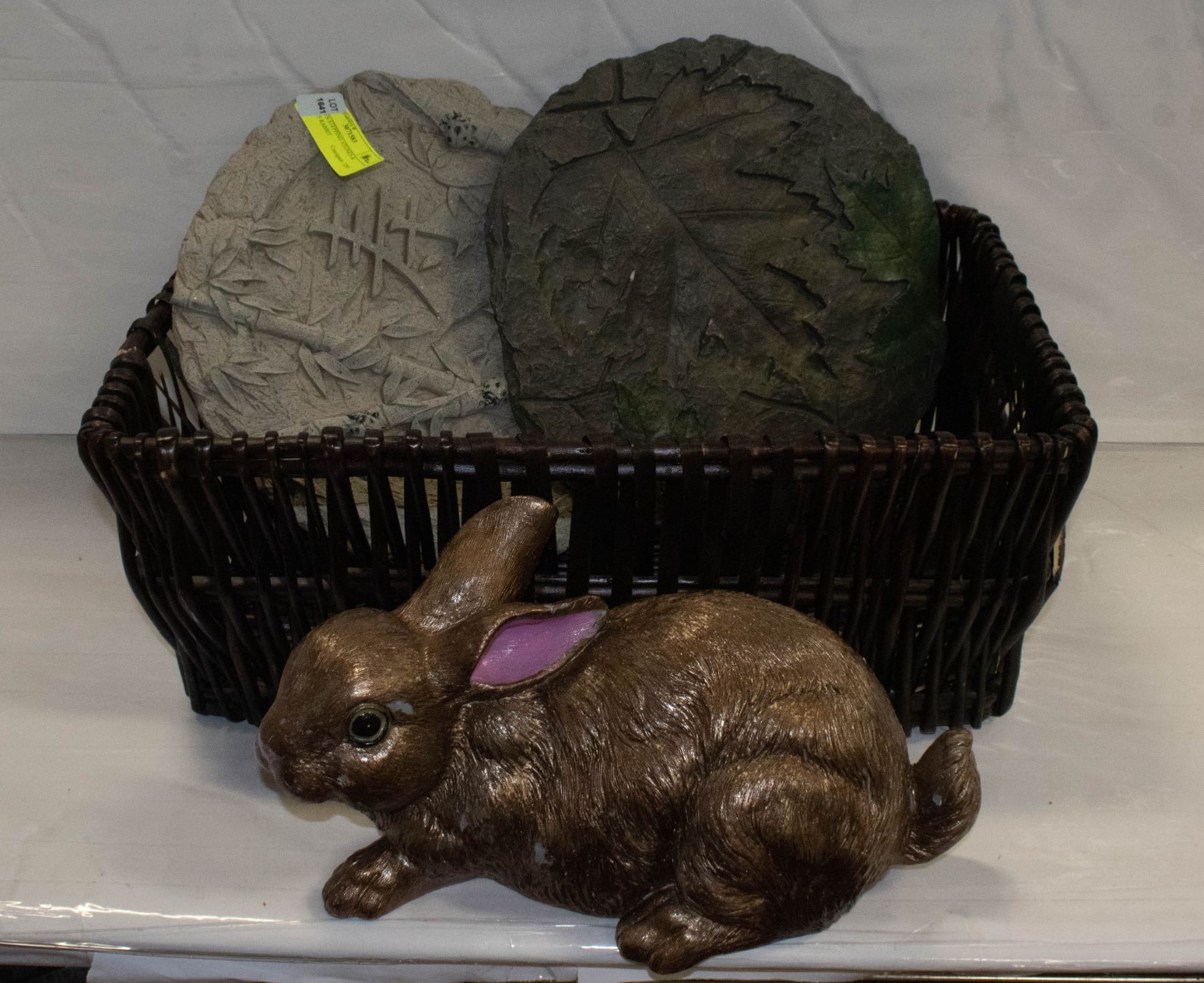 GARDEN STEPPING STONES & BUNNY RABBIT