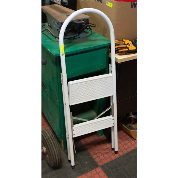 WHITE MEDAL 2 RUNG STEP LADDER