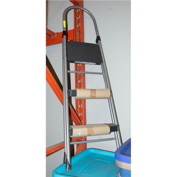 NEW COSCO 3 RUNG STEP LADDER