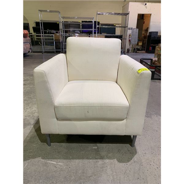 CLOTH LOUNGE CHAIR (CLEANING REQUIRED)