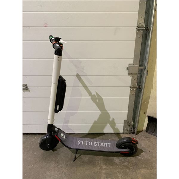 SEGWAY ES4 ELECTRIC SCOOTER WITH BATTERY & CHARGER