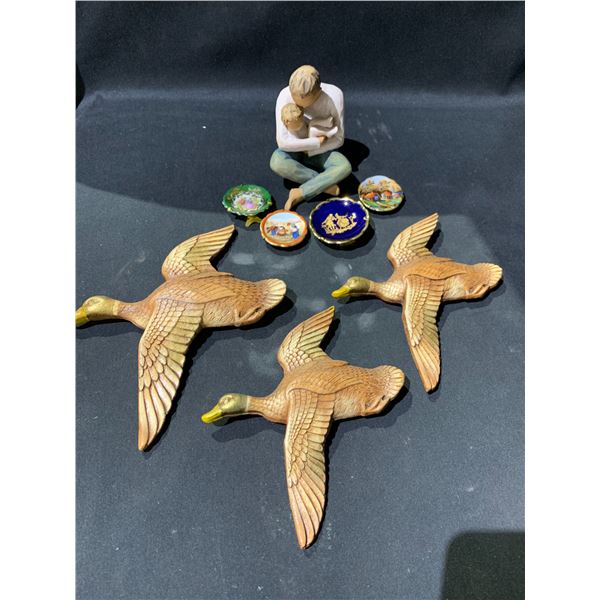 4 LIMOGES MINIATURE PLATES, 3 WOODEN DUCKS WALL DECOR & WILLOW TREE "LITTLE ONE" FIGURE