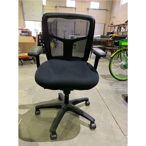 MESHBACK ROLLING OFFICE CHAIR