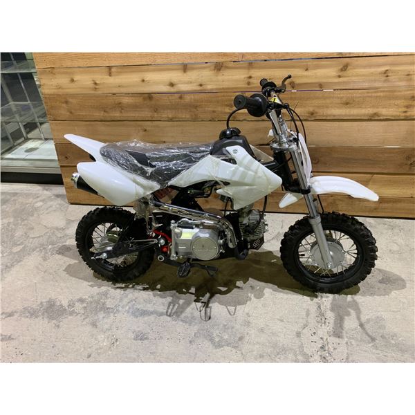 WHITE RPM 4 STROKE 125CC DIRT BIKE WITH DISC BRAKES, FRONT WHEEL 12" BACK WHEEL 12" *NO