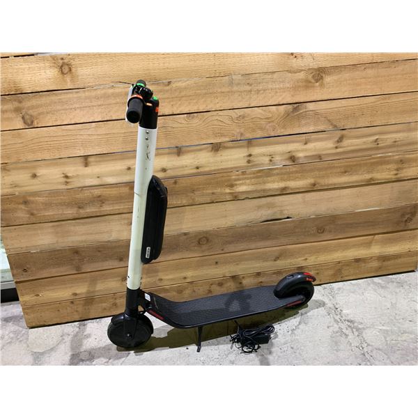 SEGWAY ES4 ELECTRIC SCOOTER WITH CHARGER