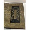 Image 2 : GILT SCRIPT ENGRAVED MOTTLED JADE SUTRA BOOK