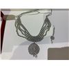 Image 2 : JEWELRY SET IN CASE