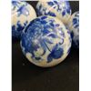 Image 2 : Set Of 4 Antique Chinese Chinoiserie Porcelain Blue & White Orbs