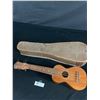 Image 2 : Unique Antique Ukulele Case + 'as is' Ukulele