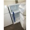 Image 2 : Frigidaire Fridge