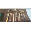 Image 1 : GREEN TOTE OF OLD TOOLS