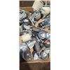 Image 2 : BOX OF CASTORS