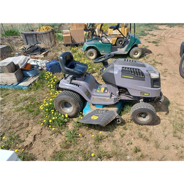 YARDWORKS LT 1846 18.5 HP 46 INCH RIDING MOWER LOW HOURS C/W BAGGER