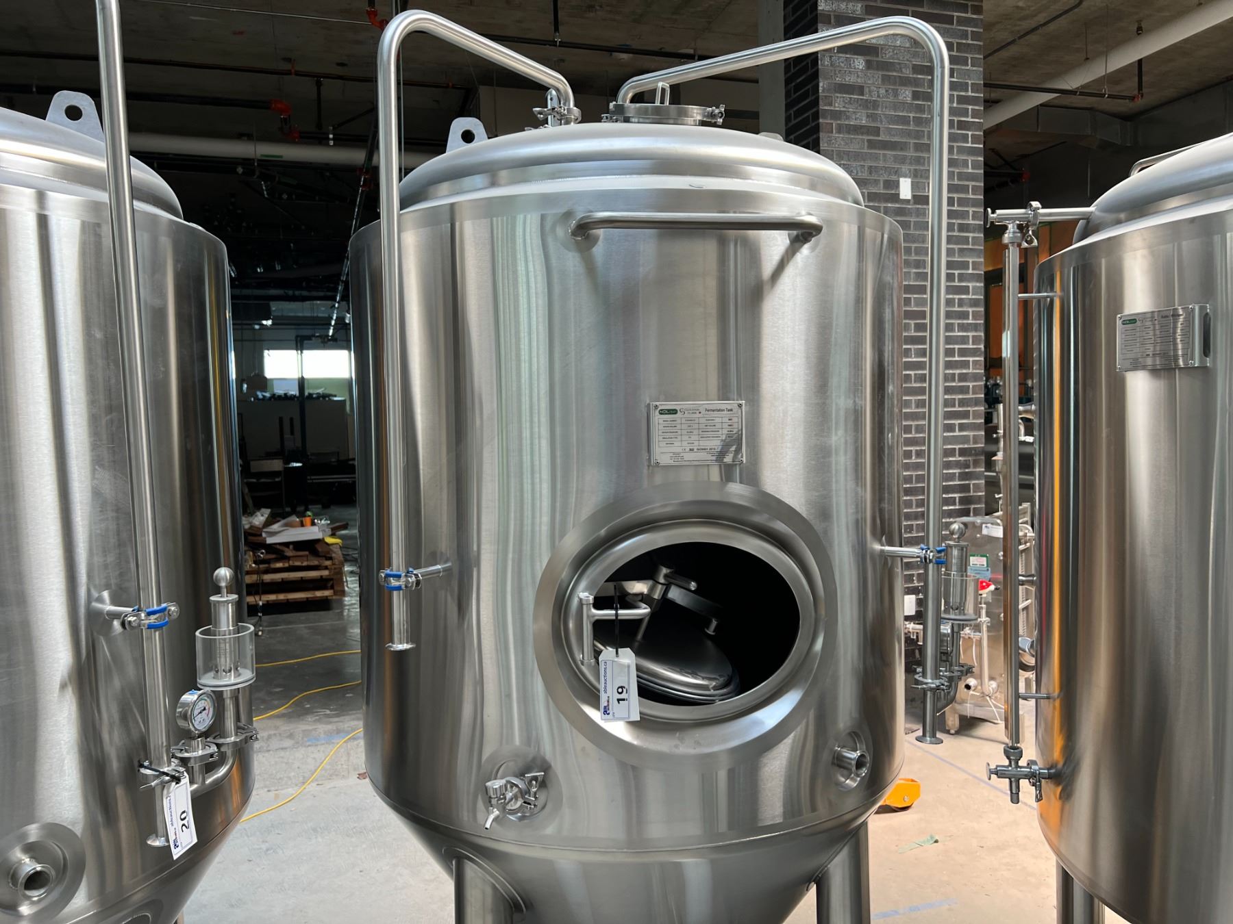 Fermenting Racking NDL FERMENTATION TANK. 10 HECTOLITER (1327 L) WITH CIP BALL, PRV, SWING ...