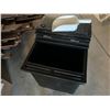 Image 2 : CAMBRO INSULATED PORTABLE ICE STORAGE ON WHEELS. 22X27" WITH SCOOP. HAS A DRAIN TAP. LID CAN BE