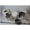 Image 1 : (2) Salade Spinners - Electric Kettle - Counter Top Grater - Counter Top Grinder - Sealer Jar
