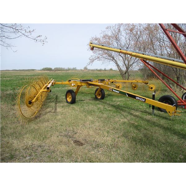 2021 Vermeer VR1224 12 Wheel Center Delivery Rake with Operating Manual (40ft)  No. 1VRA231FPMM01737