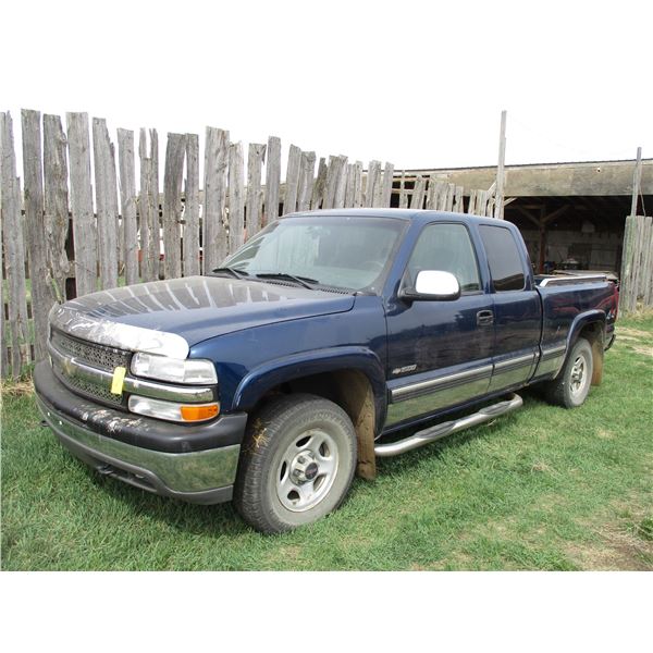 2002 Chevrolet Silverado 1500 4x4 Half Ton - New Battery (321,000kms) VIN No. 2GCEK19TA21218939