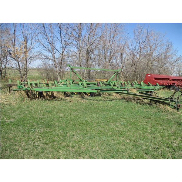 John Deere 1600 Cultivator with Harrow Attachments (36ft)