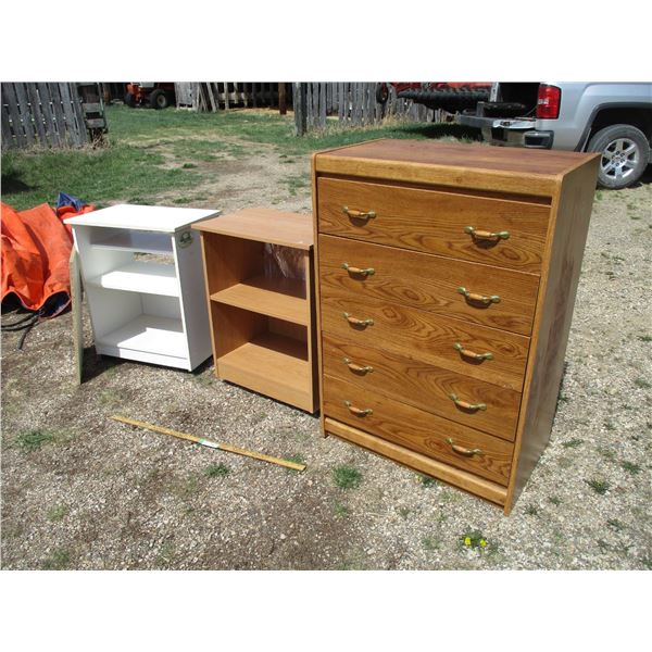5 Drawer Dresser (30in x 18in x 43in) with 2 Small Cabinets (White Damaged)
