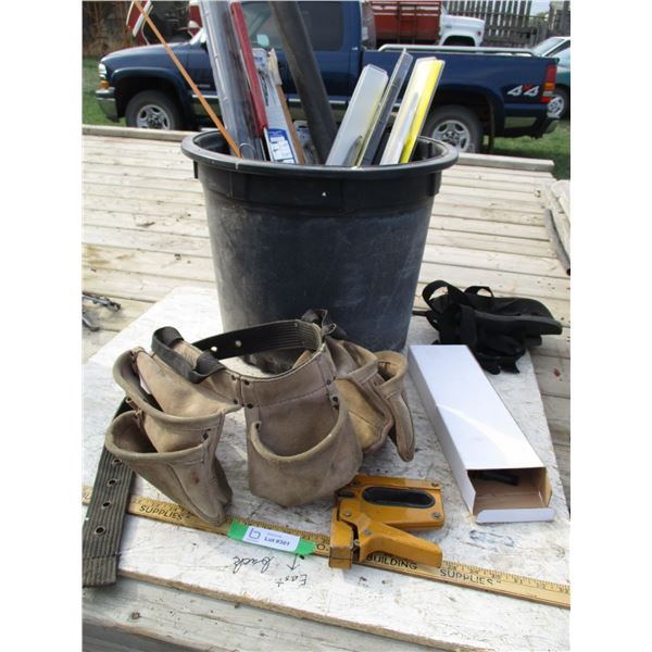 Windsheild Wipes, Screens, Toolbelt - Bodnarus Auctioneering